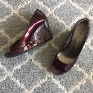 Bandolino wedge peep toe size 9